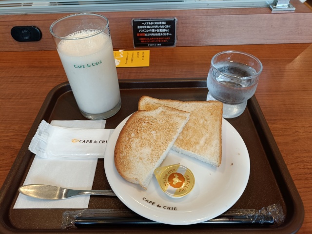 トーストとフレッシュバナナジュース