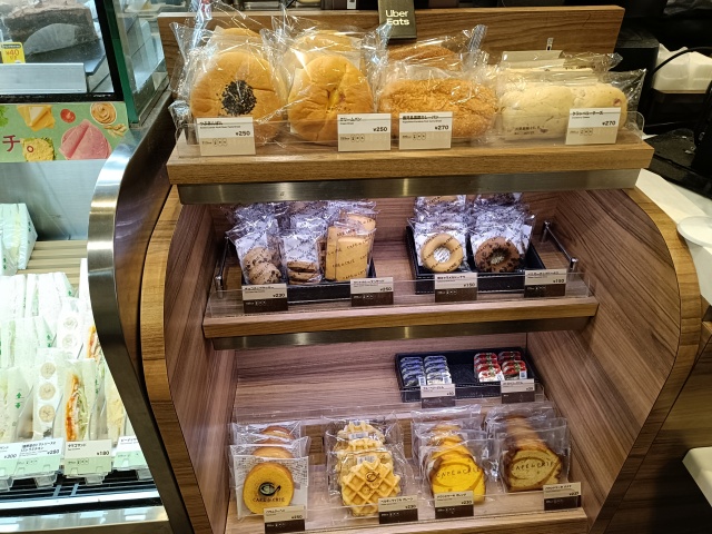 パンと焼き菓子の売り場