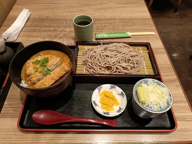 カツカレー丼セット全体